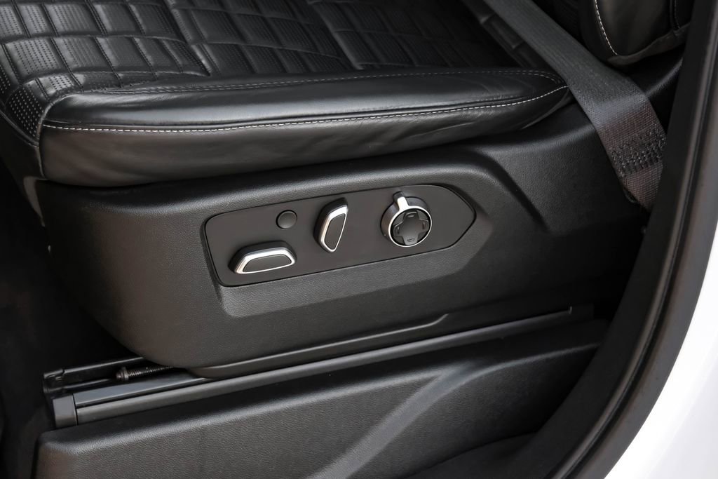 Used 2021 Cadillac Escalade Sport Platinum w/ LPO, Floor Liner Package image 47