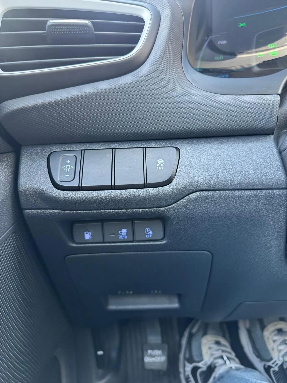 Used 2019 Hyundai Ioniq Plug-In Hybrid FWD image 25