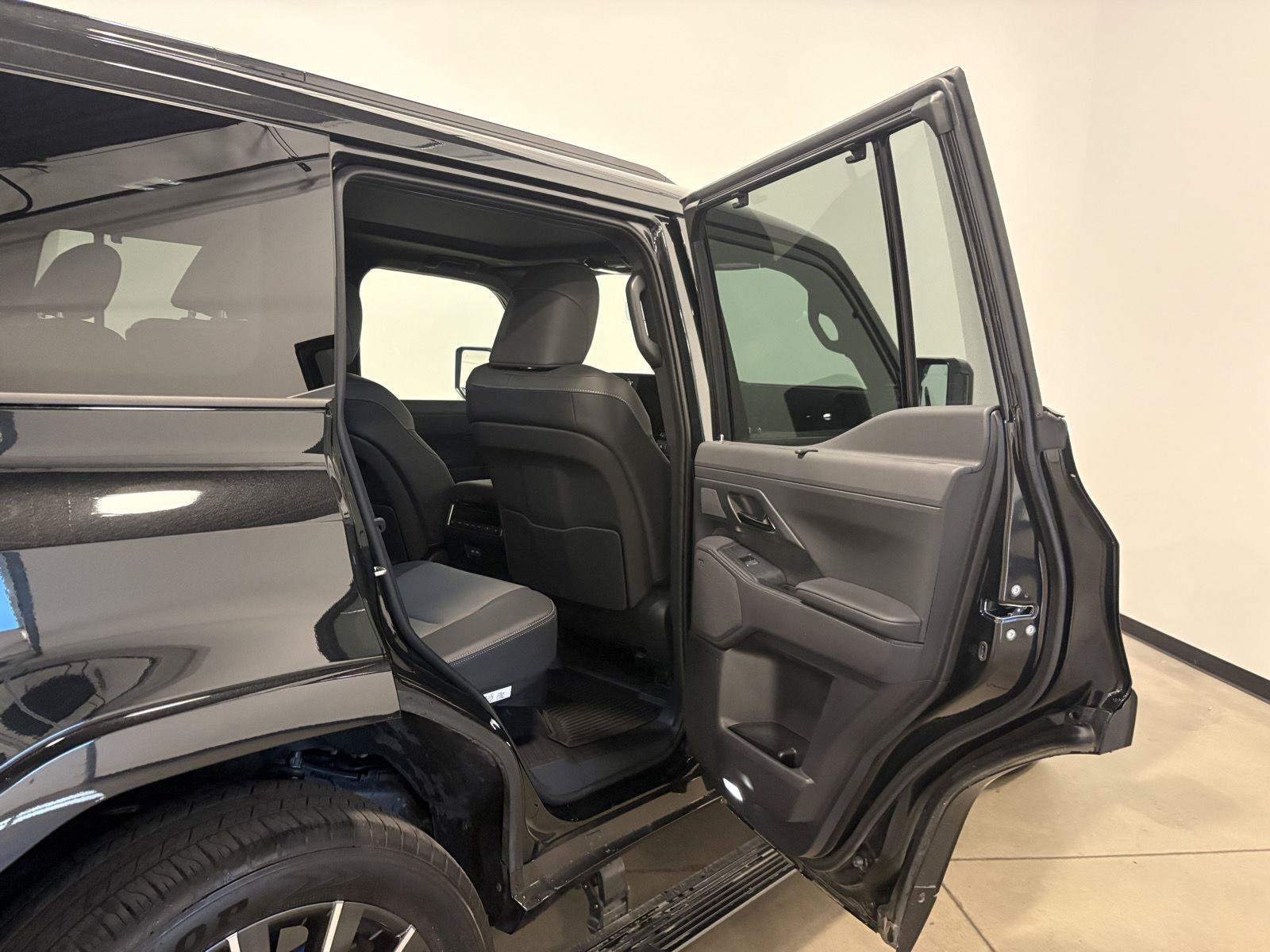 Used 2026 Lexus GX 550 w/ Accessory Package (2T) AWD/4WD image 37