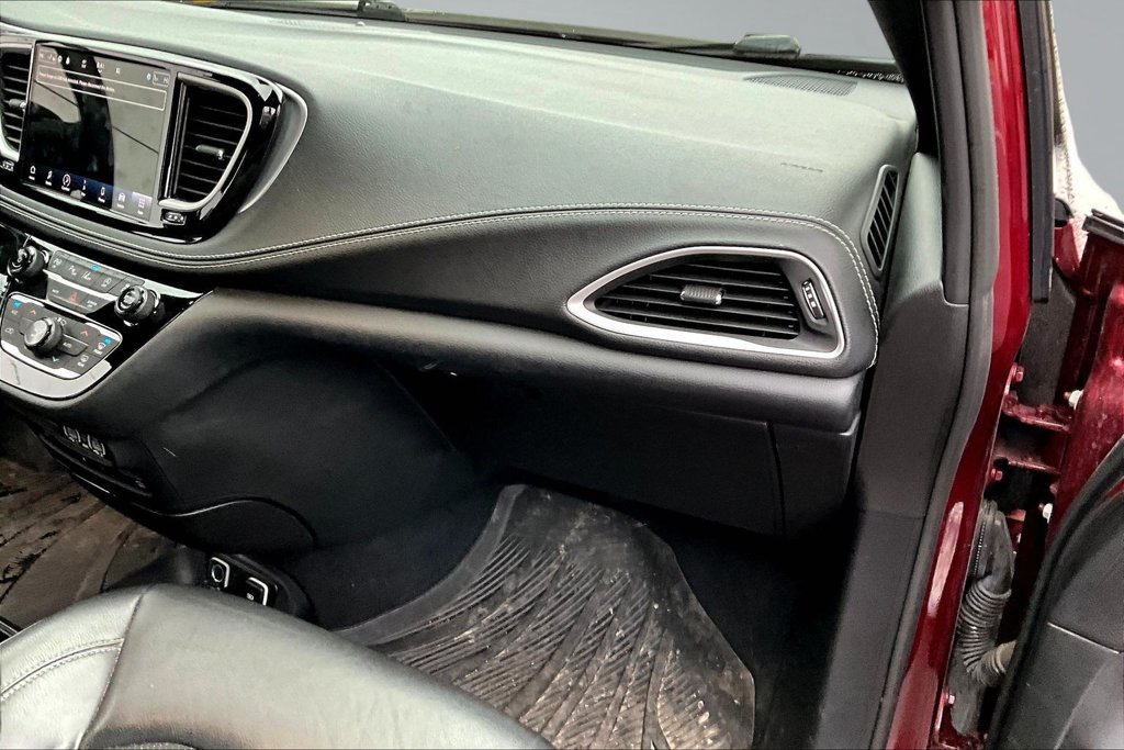 Used 2021 Chrysler Pacifica Touring-L w/ Uconnect Theater Family Group AWD/4WD image 26