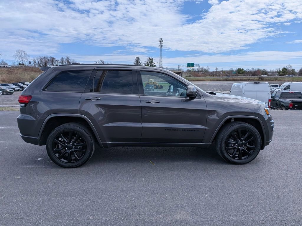 Used 2020 Jeep Grand Cherokee Altitude image 2