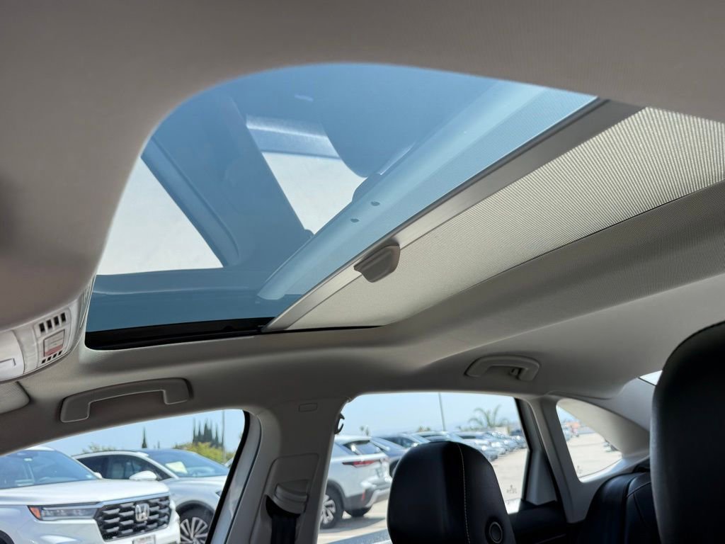 Used 2023 Volkswagen Jetta SE w/ Panoramic Sunroof Package FWD image 16