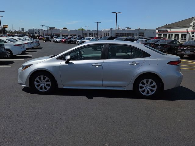 Used 2026 Toyota Corolla LE FWD image 4