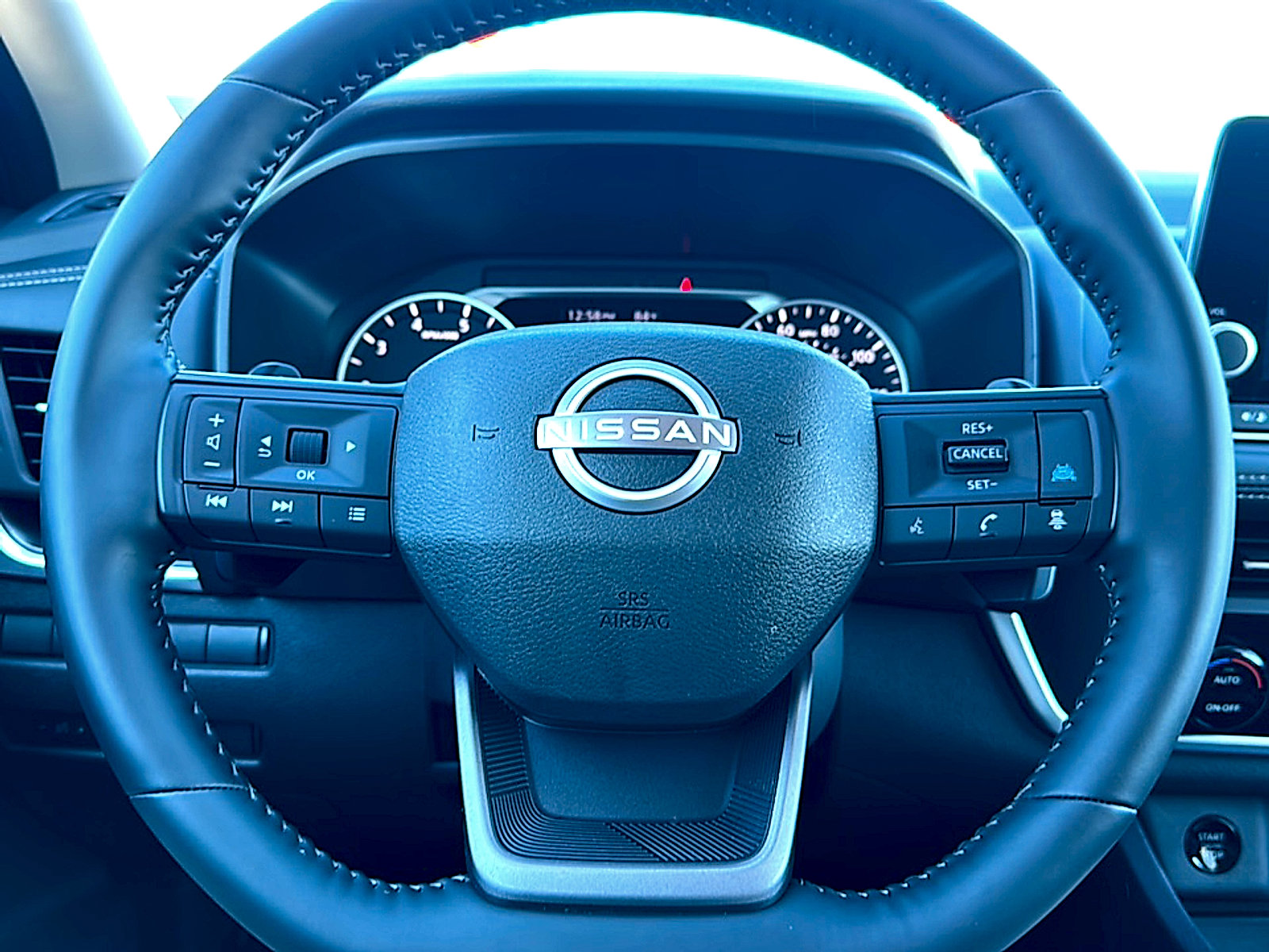 Used 2025 Nissan Rogue SV image 27