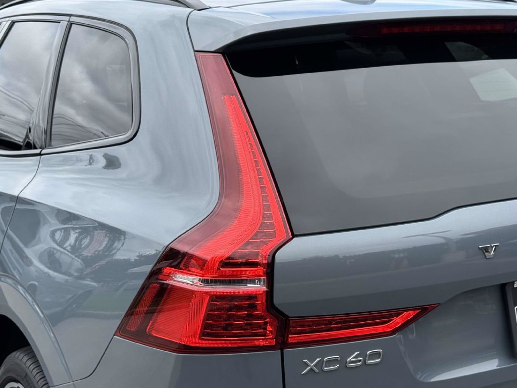 Used 2023 Volvo XC60 B6 Ultimate w/ Climate Package AWD/4WD image 8