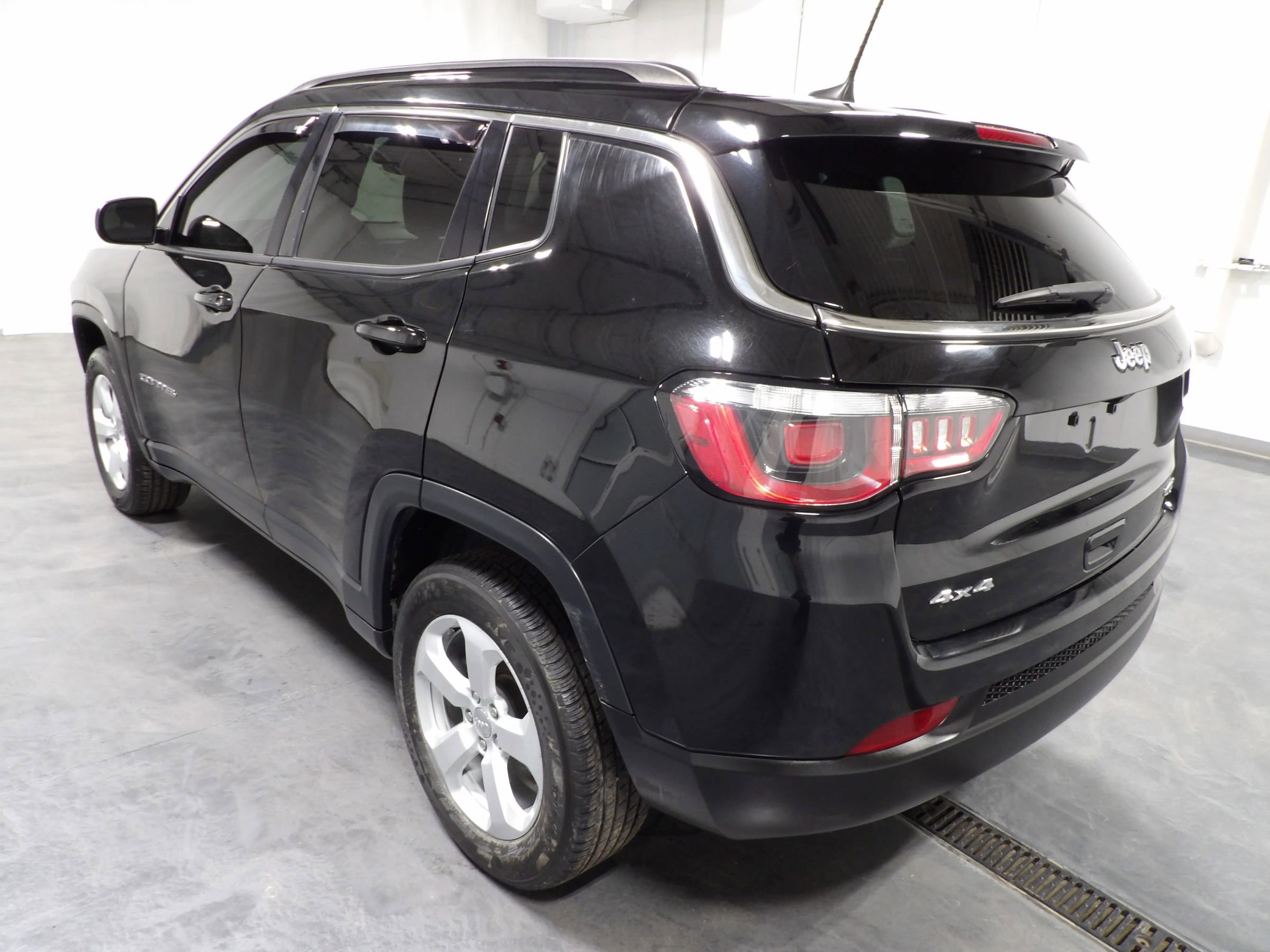 Used 2020 Jeep Compass Latitude AWD/4WD image 6