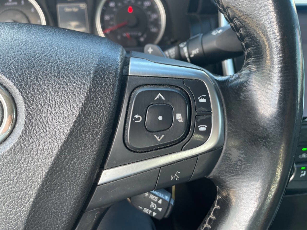 Used 2015 Toyota Camry SE FWD image 18