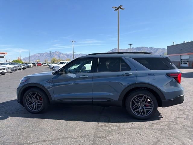 Used 2025 Ford Explorer ST AWD/4WD image 12