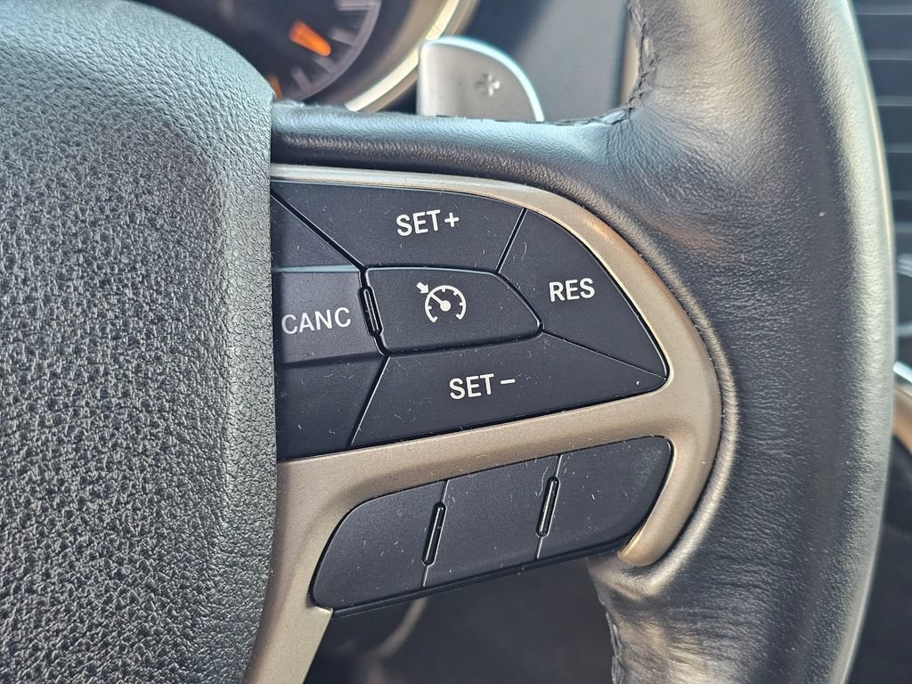Used 2016 Jeep Grand Cherokee Laredo w/ Quick Order Package 23E AWD/4WD image 31