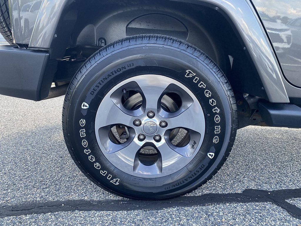 Used 2017 Jeep Wrangler Unlimited Sahara w/ Connectivity Group AWD/4WD image 10