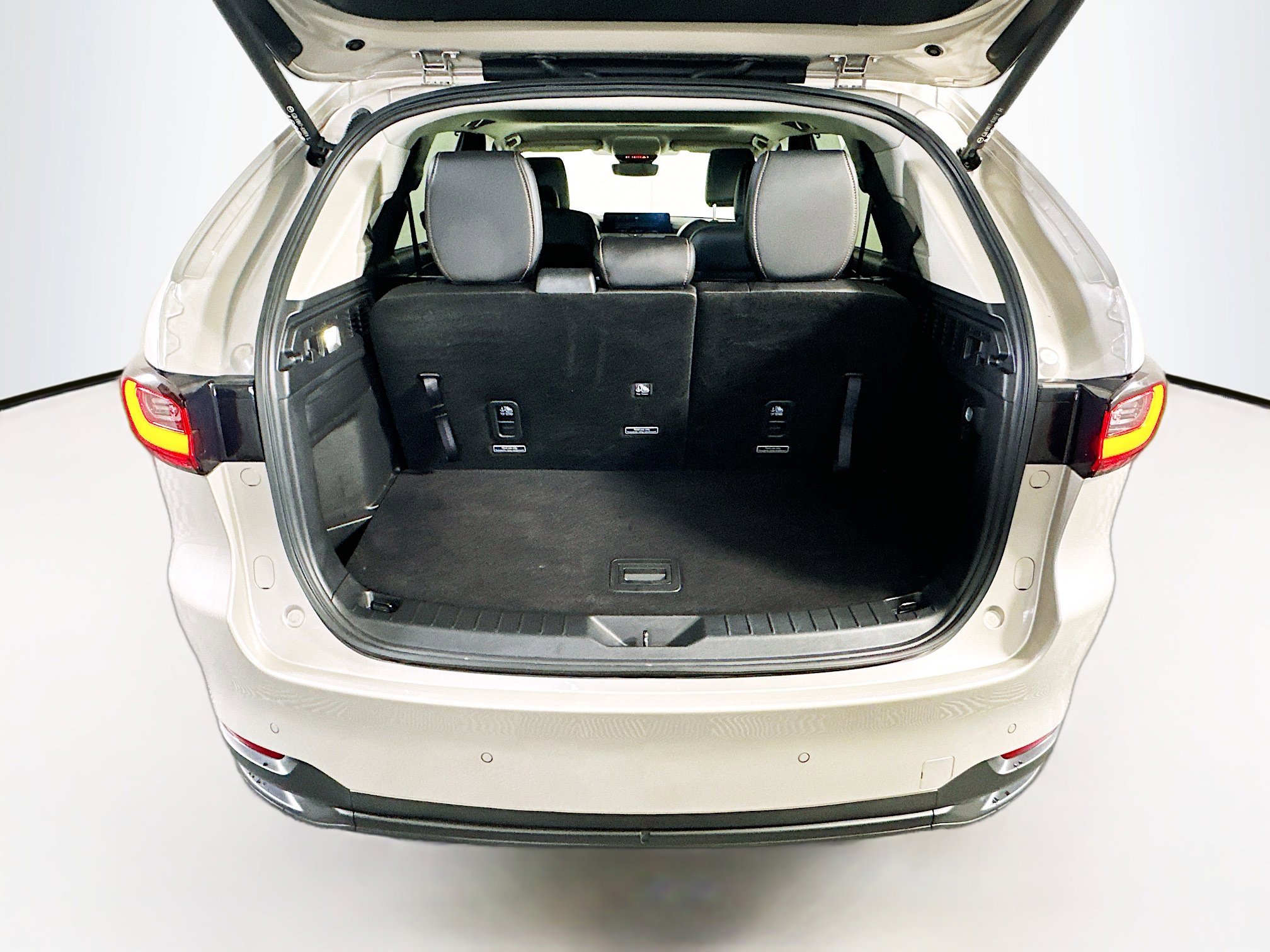 Used 2025 MAZDA CX-90 Plug-In Hybrid w/ Preferred image 32