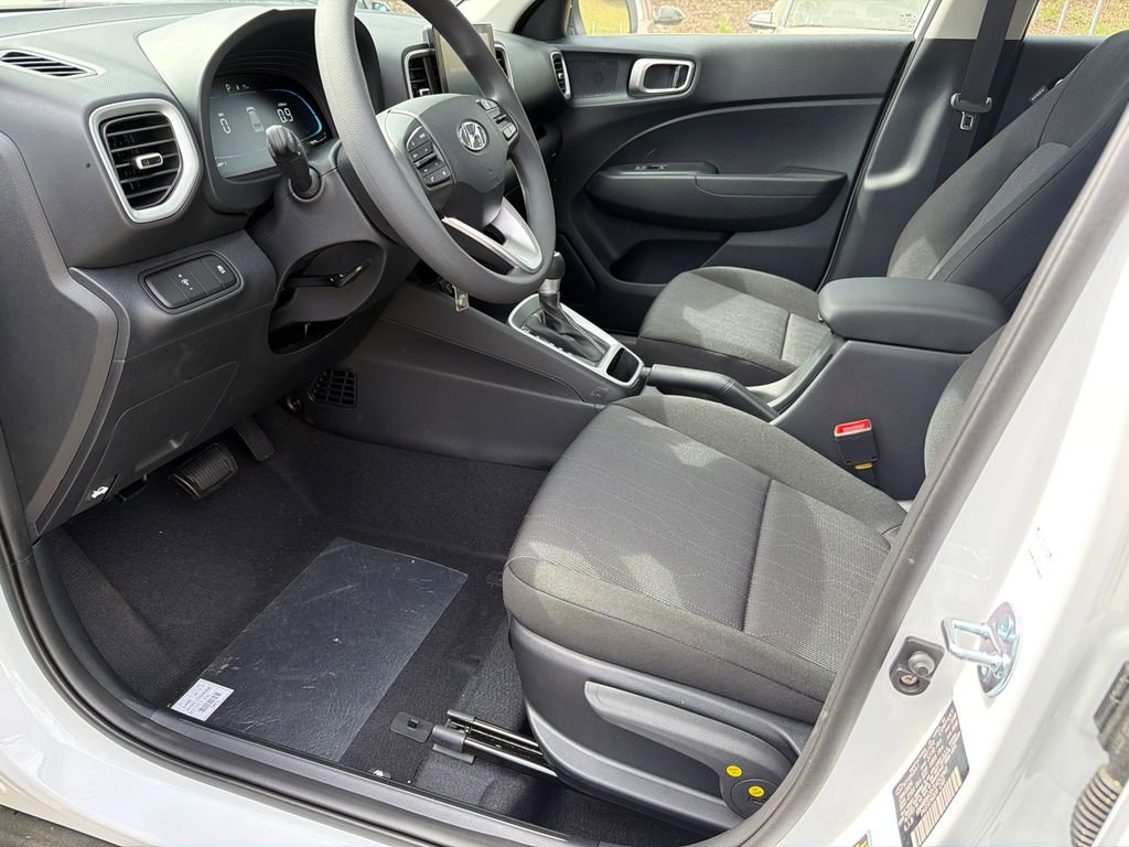 New 2026 Hyundai Venue SE image 9
