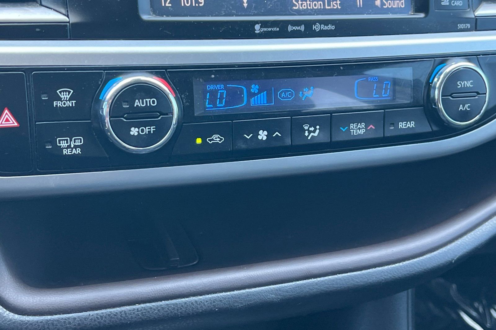 Used 2018 Toyota Highlander XLE AWD/4WD image 22