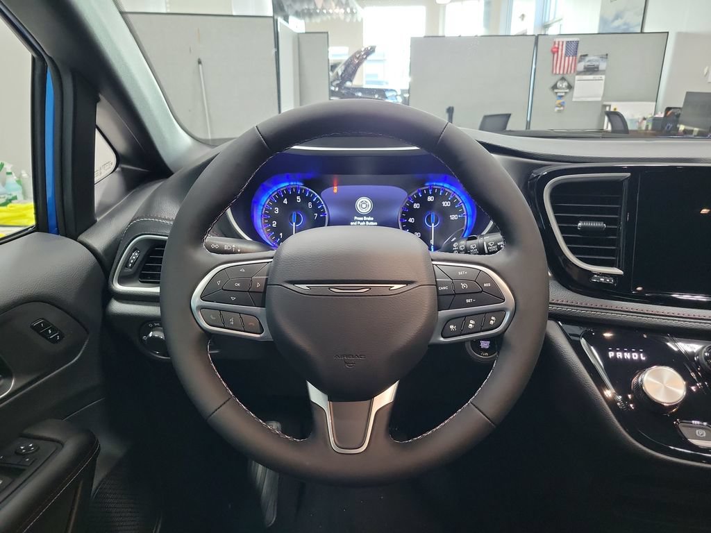New 2027 Chrysler Pacifica Select AWD/4WD image 21