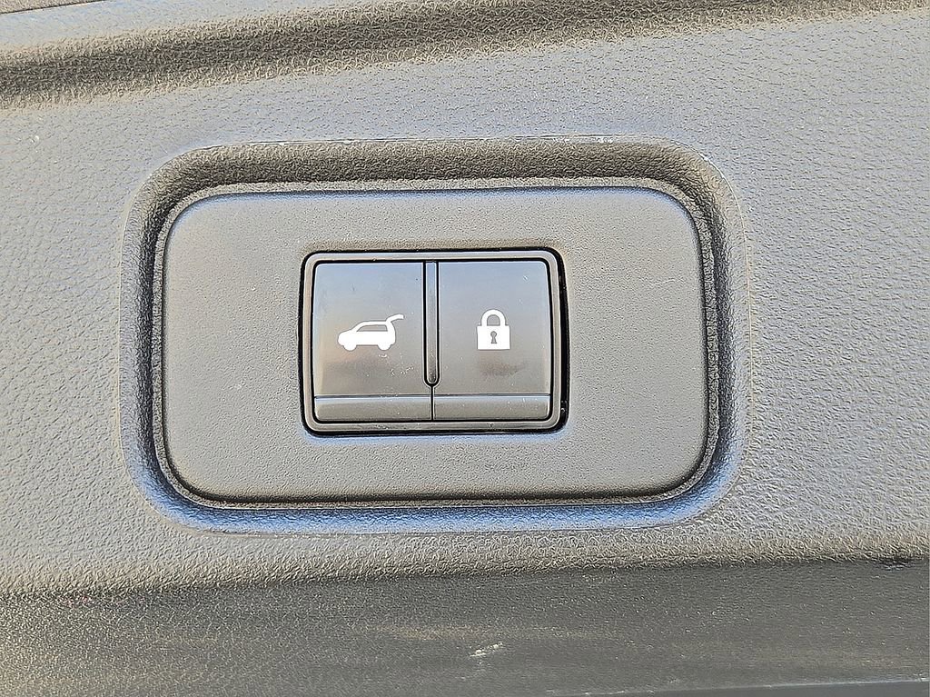 Used 2025 Nissan Pathfinder SV AWD/4WD image 14