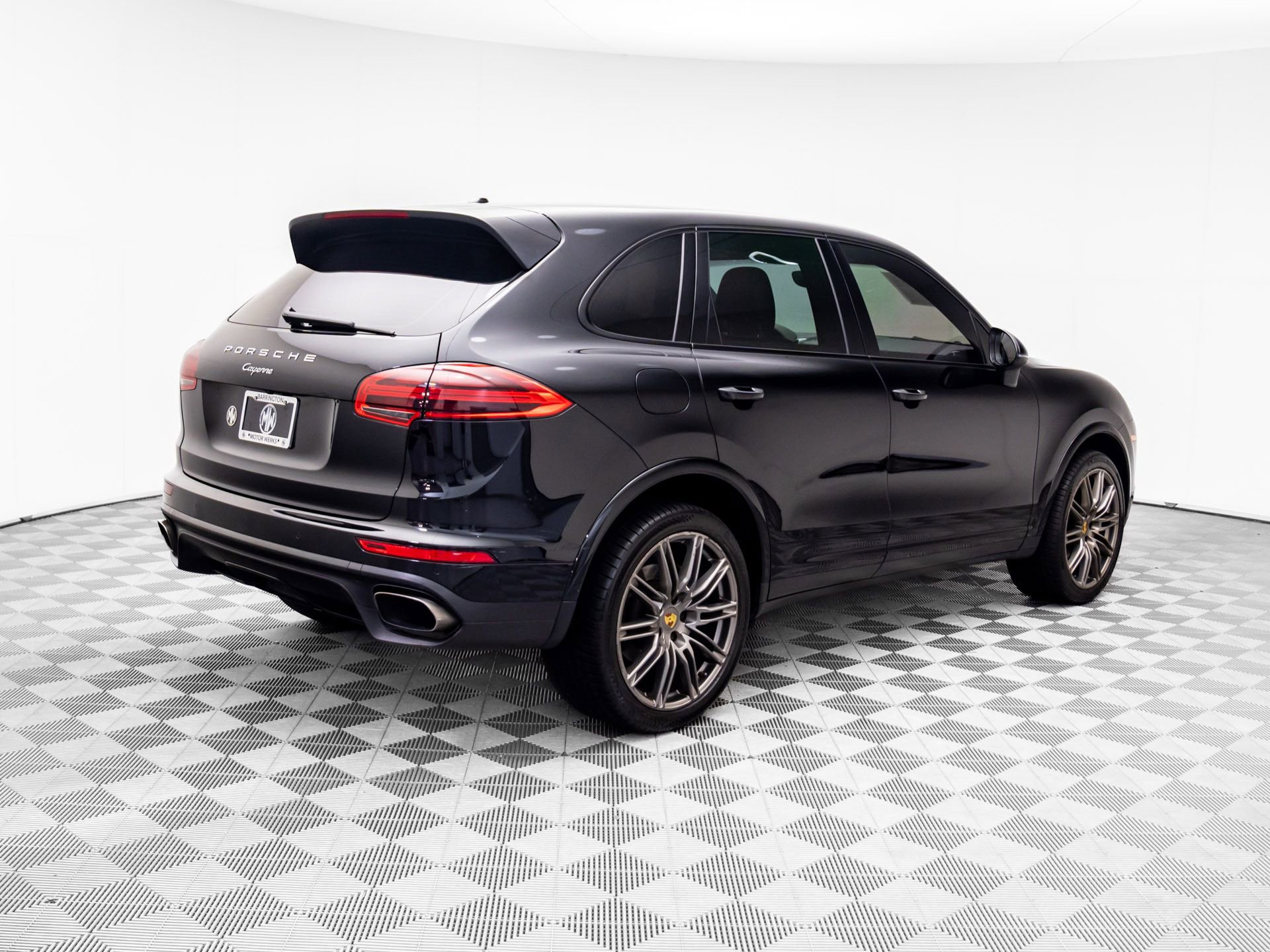 Certified 2017 Porsche Cayenne Platinum Edition image 7