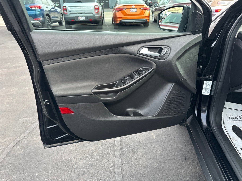 Used 2018 Ford Focus Titanium FWD image 15