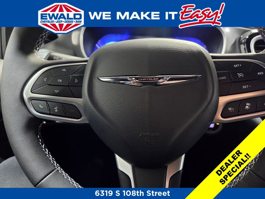 New 2026 Chrysler Pacifica Select AWD/4WD image 4