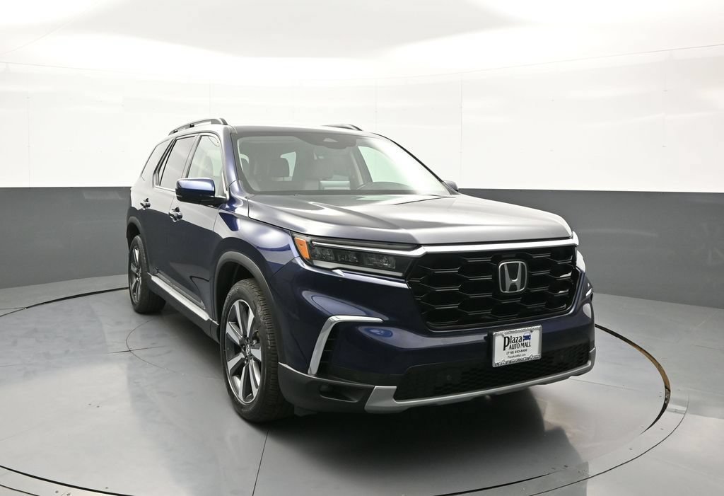 Certified 2024 Honda Pilot Touring image 3