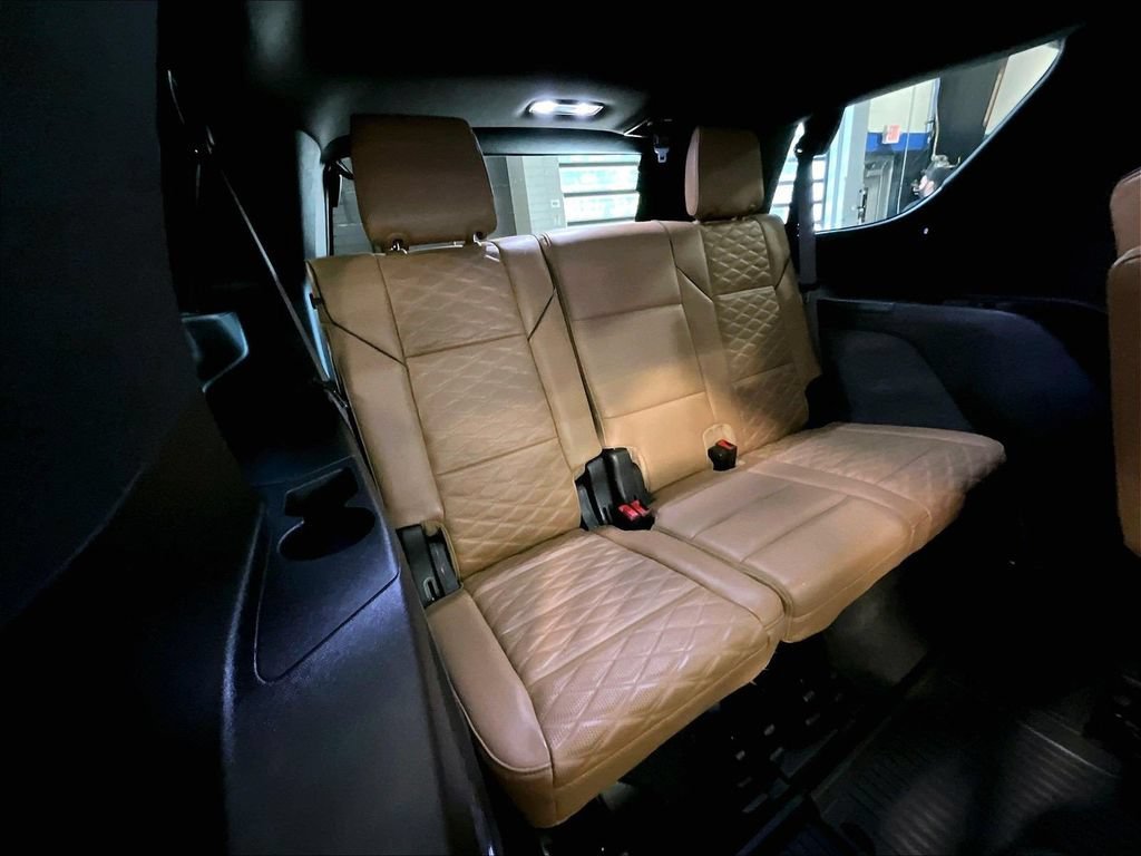 Used 2023 Cadillac Escalade Sport w/ LPO, ONYX Package AWD/4WD image 17