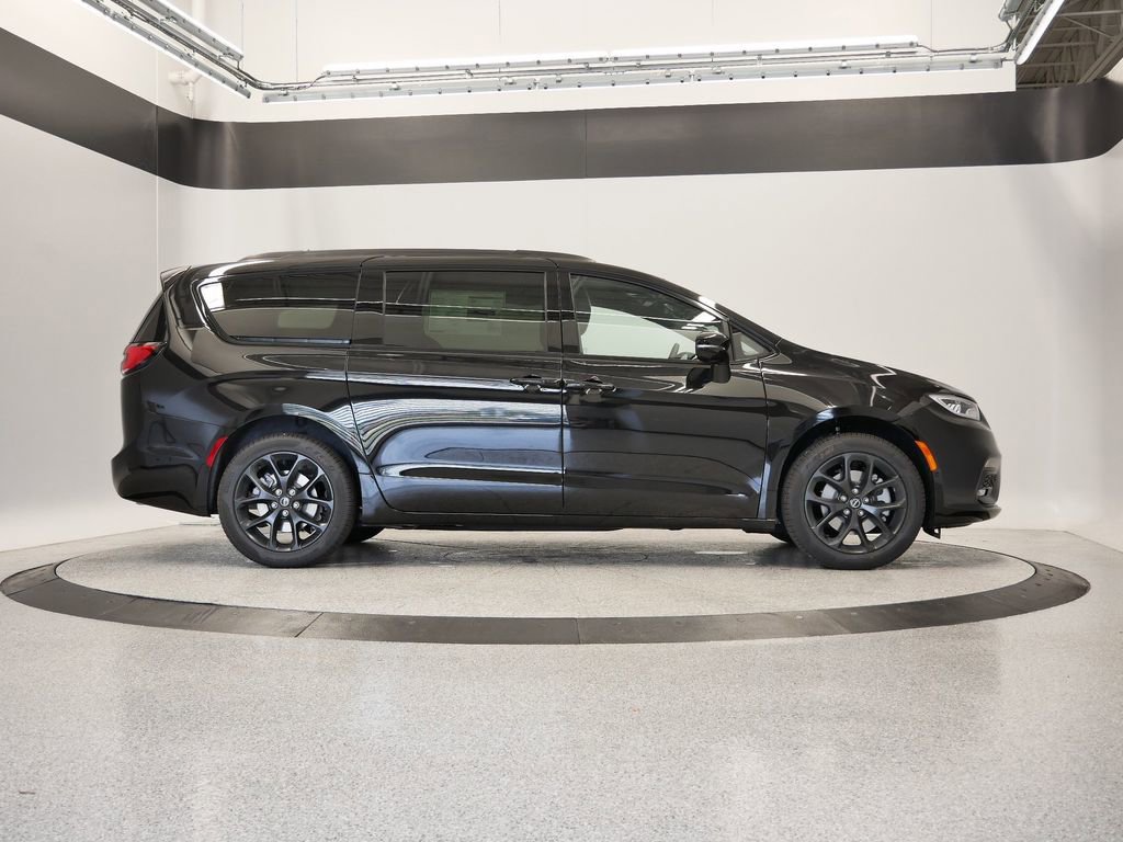 New 2026 Chrysler Pacifica Limited w/ S Appearance Package image 45