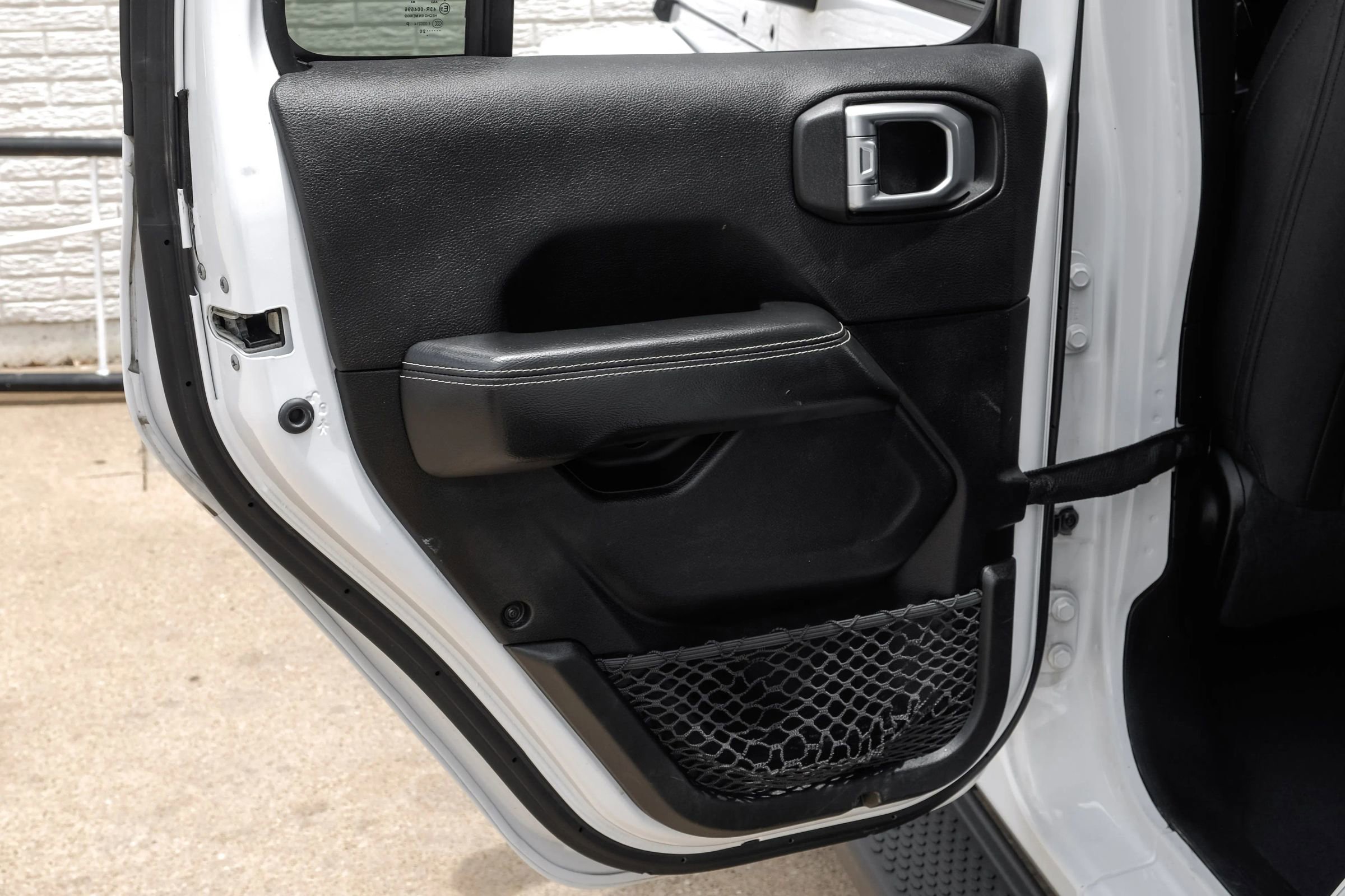 Used 2020 Jeep Wrangler Unlimited Sahara image 41