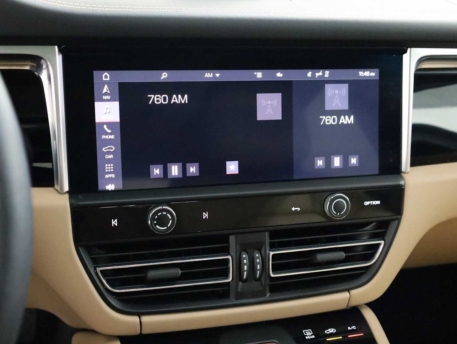 Certified 2023 Porsche Macan S AWD/4WD image 32