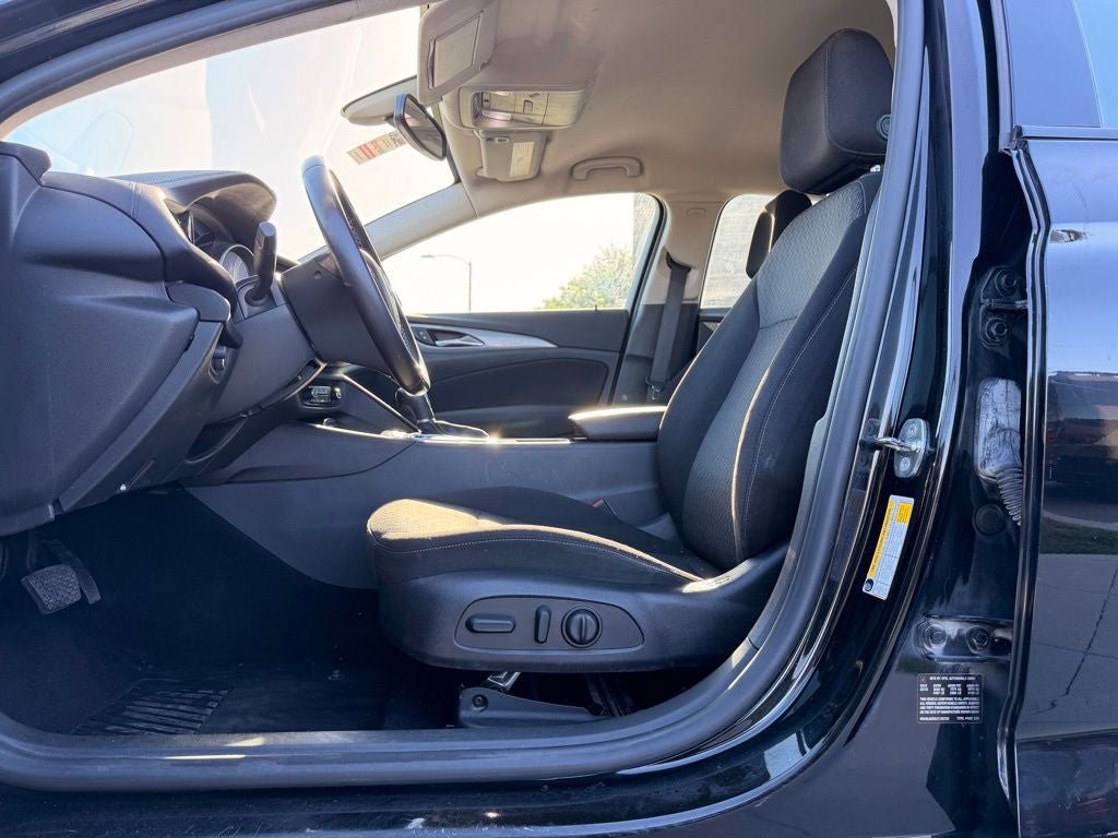 Used 2018 Buick Regal Preferred w/ Sights and Sounds Package FWD image 22