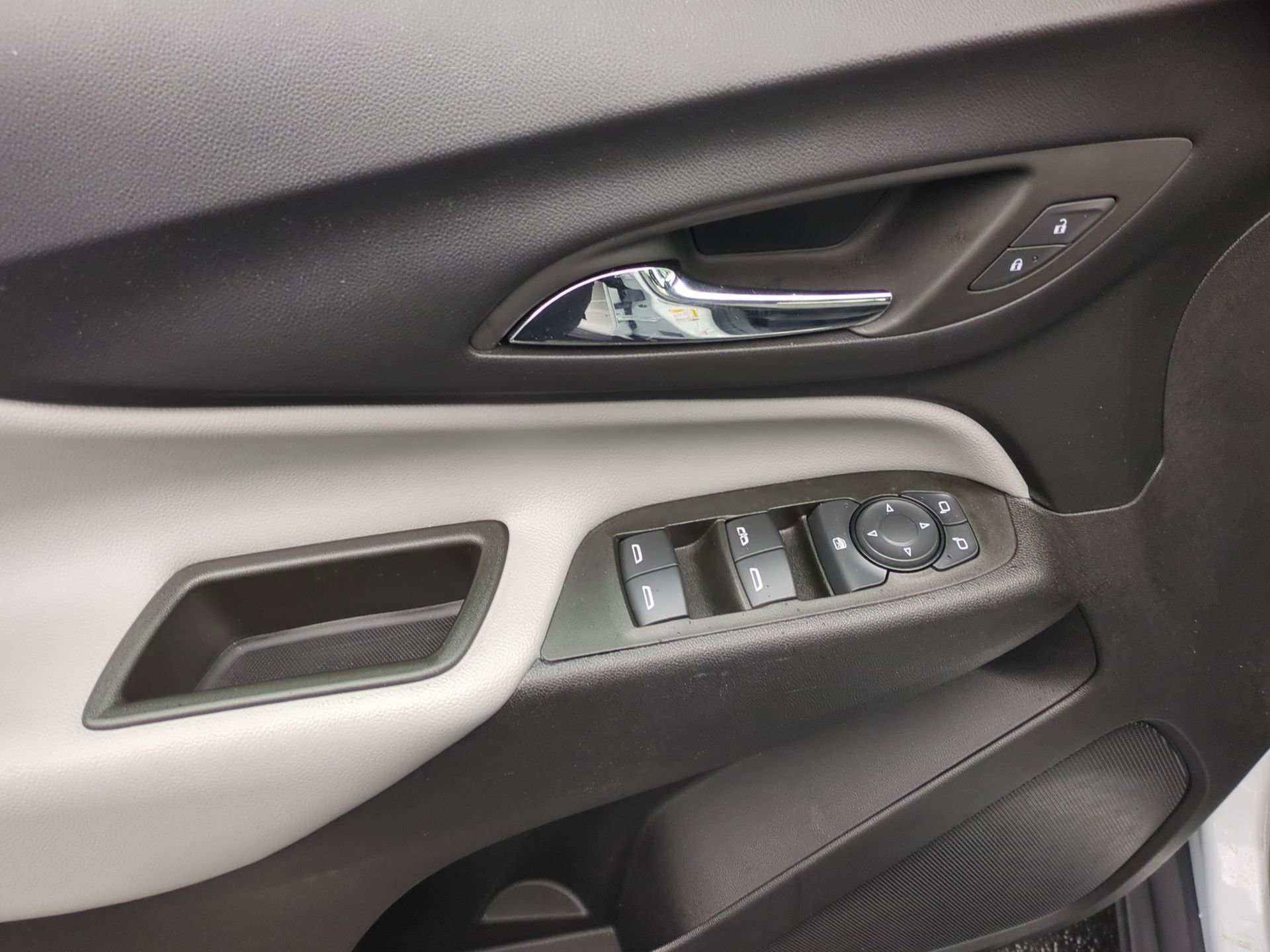 Certified 2024 Chevrolet Equinox LS w/ Driver Confidence II Package image 23