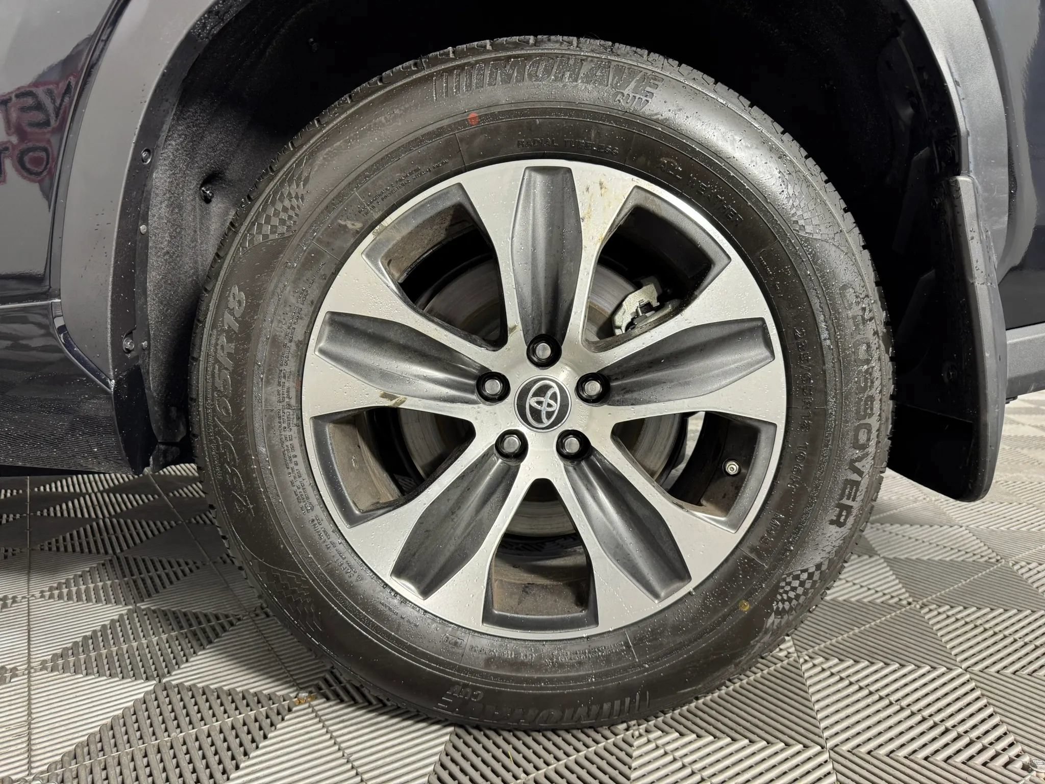 Used 2023 Toyota Highlander XLE AWD/4WD image 48