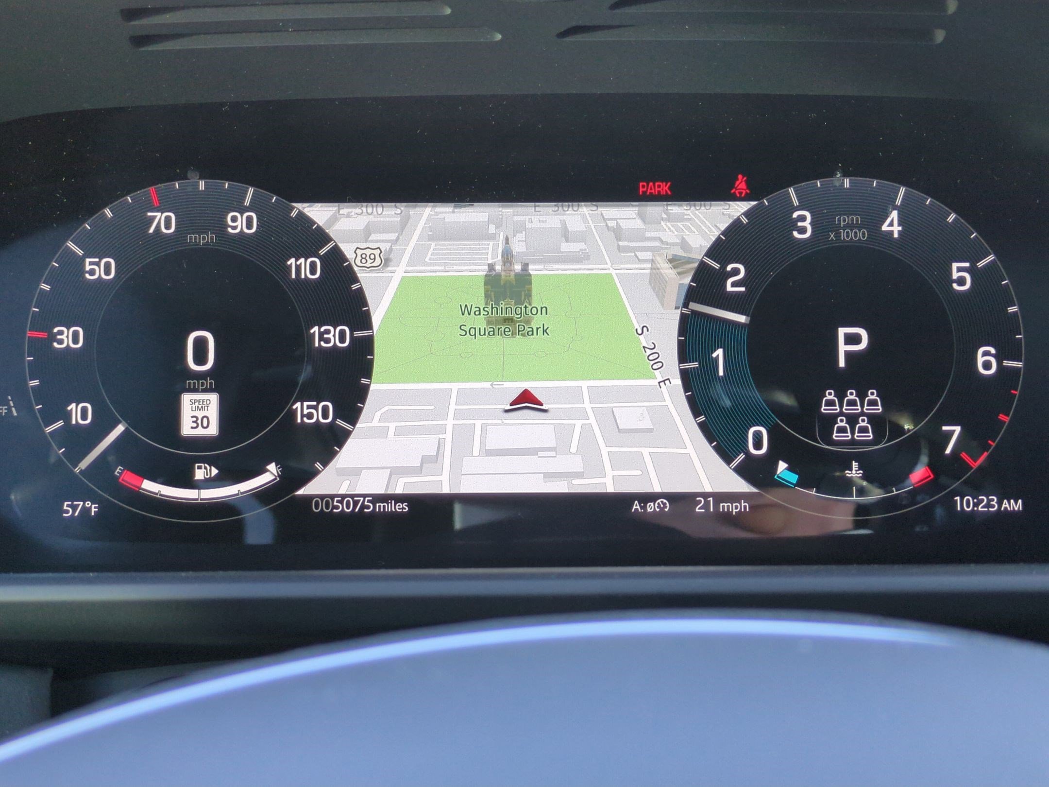 Used 2025 Land Rover Discovery S image 18