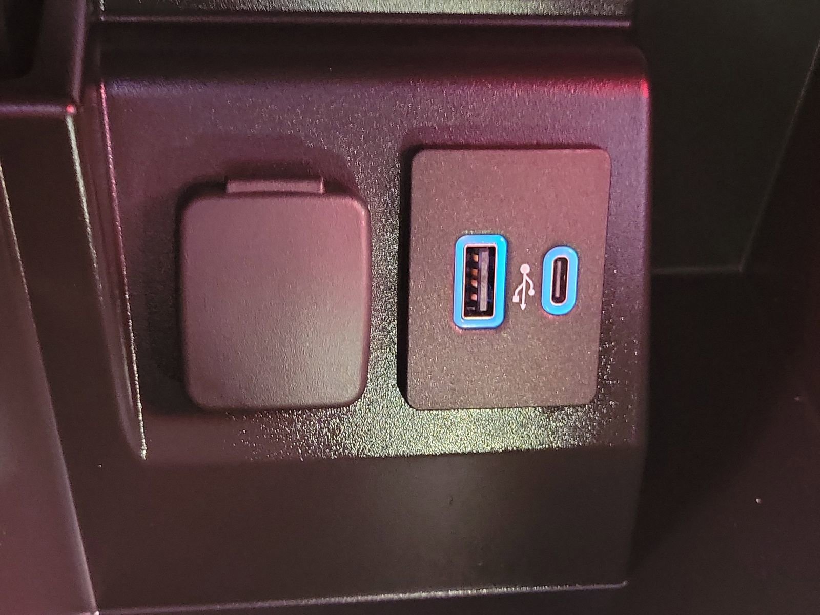 Used 2022 Ford Explorer XLT w/ Equipment Group 202A image 15