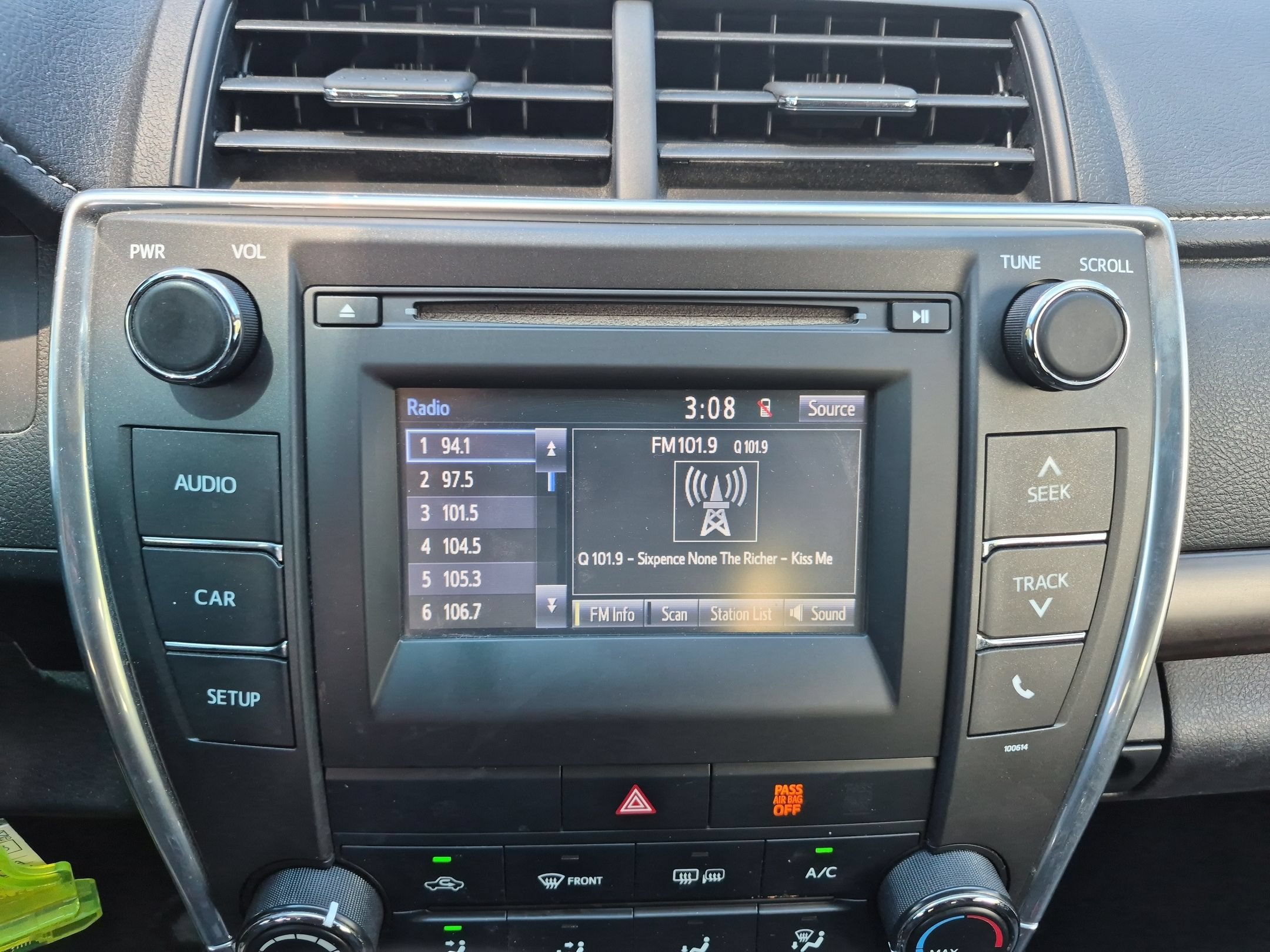 Used 2017 Toyota Camry LE FWD image 15