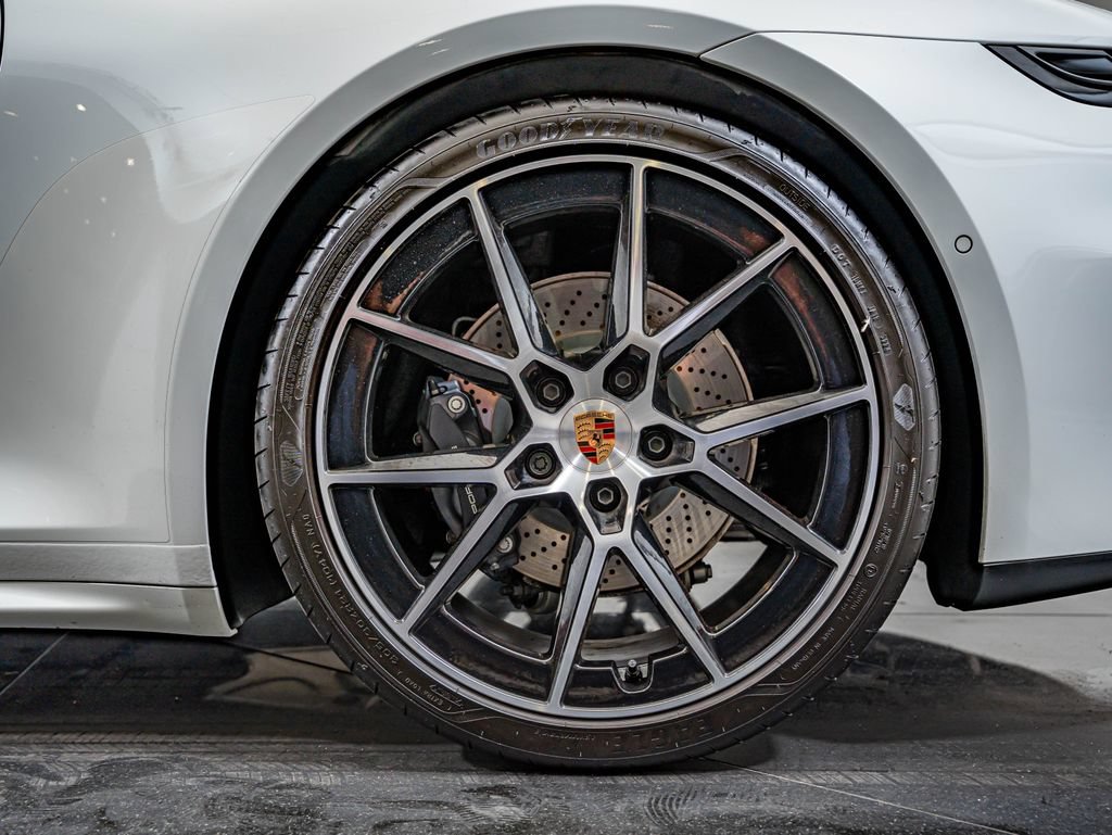 Certified 2025 Porsche 911 Carrera RWD image 15
