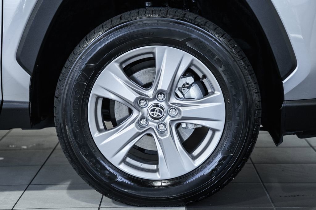 Used 2025 Toyota RAV4 XLE AWD/4WD image 14
