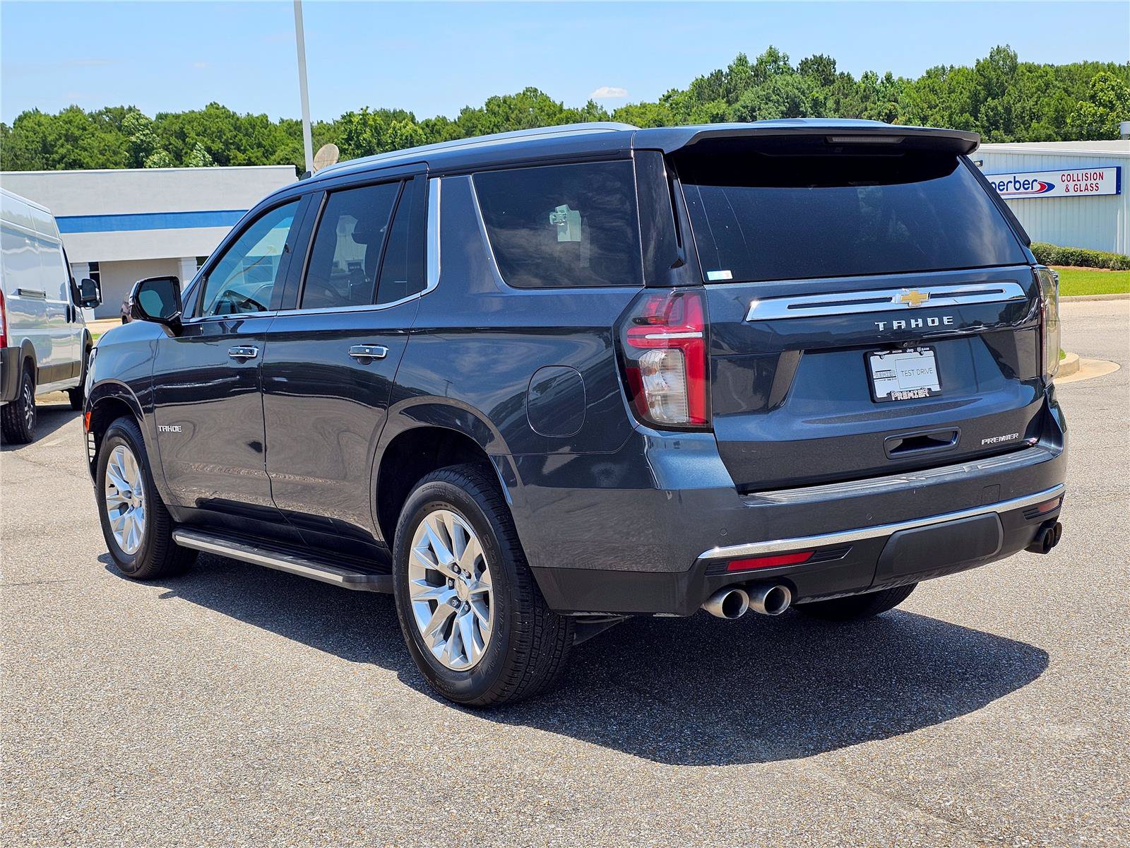 Used 2021 Chevrolet Tahoe Premier w/ Premium Package AWD/4WD image 13