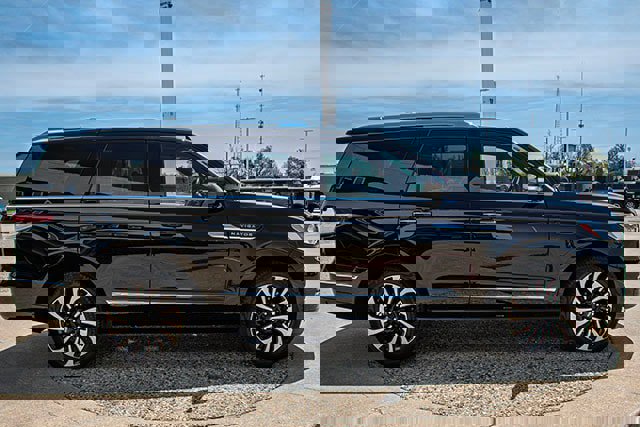 Used 2024 Lincoln Navigator Reserve w/ Monochromatic Package image 6