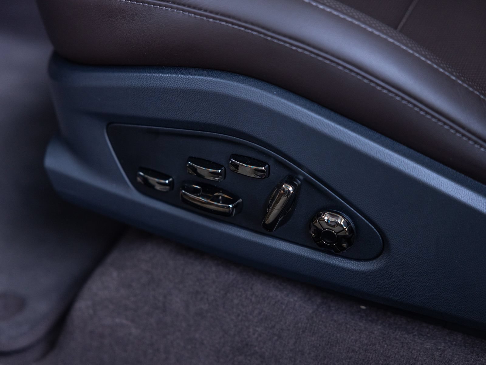 New 2026 Porsche Cayenne Turbo AWD/4WD image 32