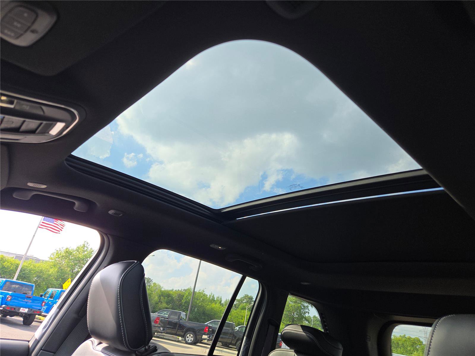 New 2025 Jeep Grand Cherokee Overland w/ Trailer Tow Package image 29