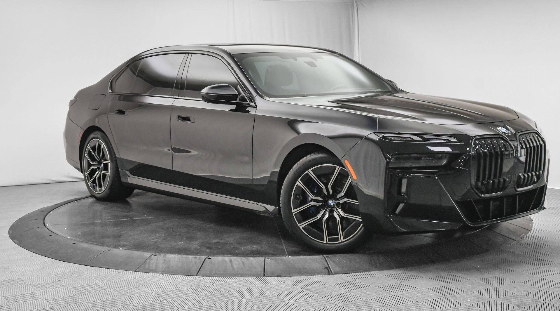 Used 2024 BMW 760i xDrive 760i xDrive image 1