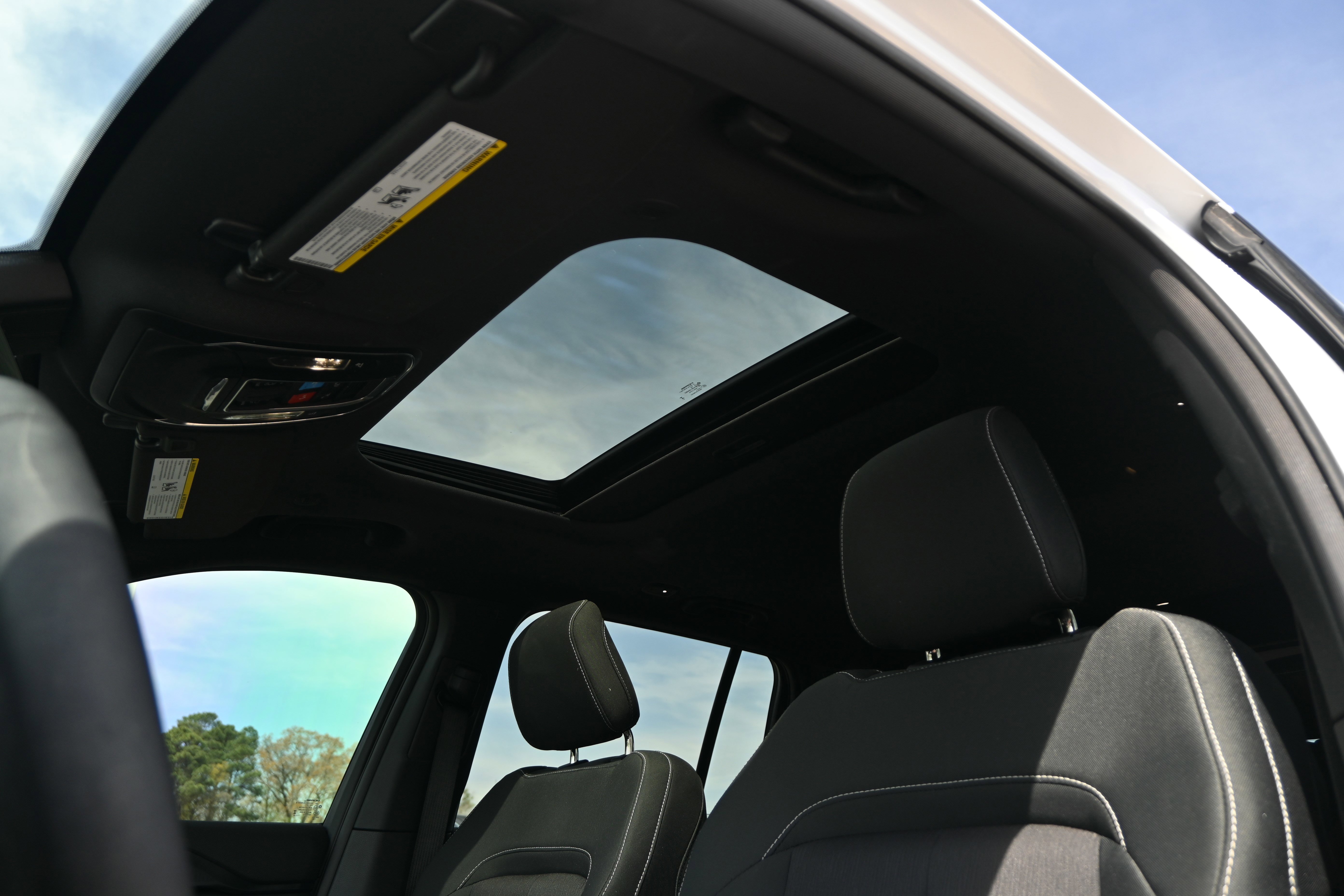 Used 2025 Jeep Grand Cherokee Laredo X image 9