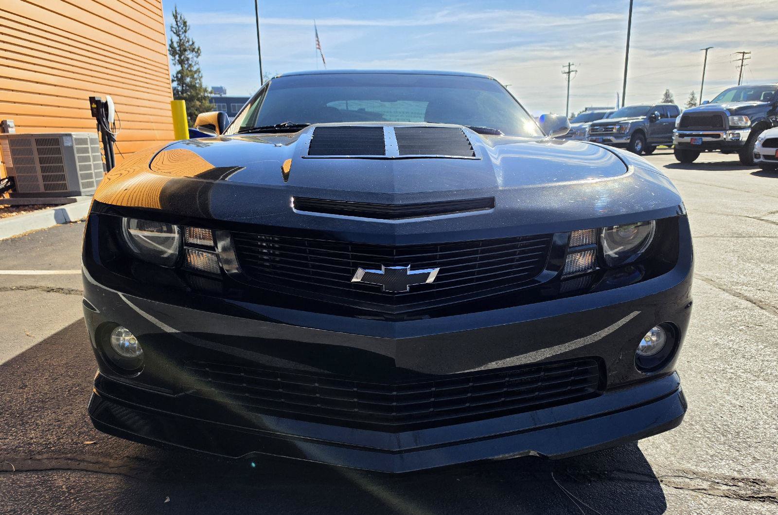 Used 2011 Chevrolet Camaro SS RWD image 9