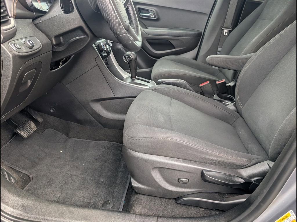 Used 2020 Chevrolet Trax LS w/ Tint and Cruise Package FWD image 11