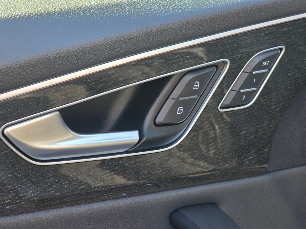 Used 2020 Audi Q8 Prestige AWD/4WD image 36