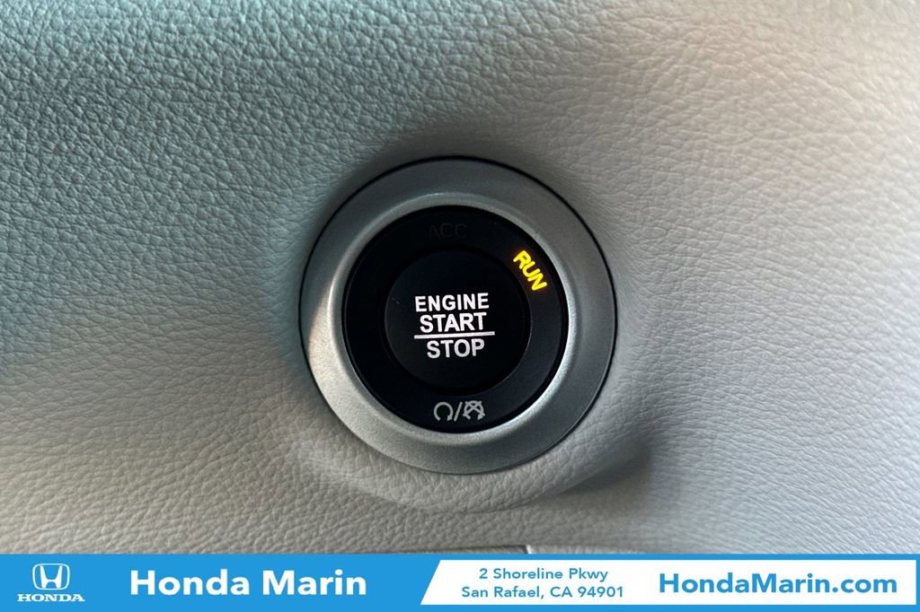 Used 2024 Chrysler Pacifica Select image 28