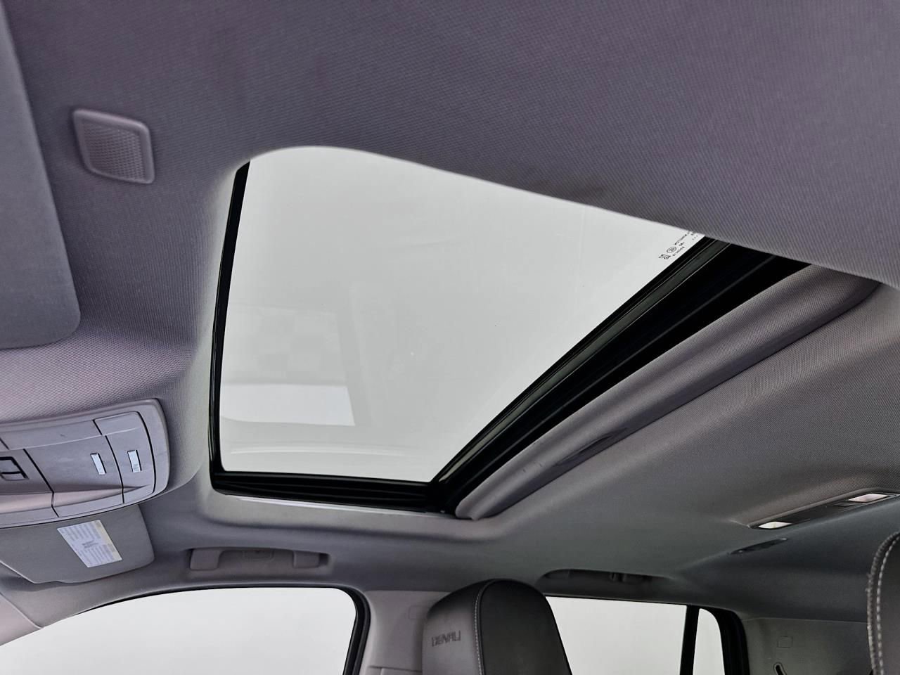 Used 2019 GMC Yukon Denali image 37