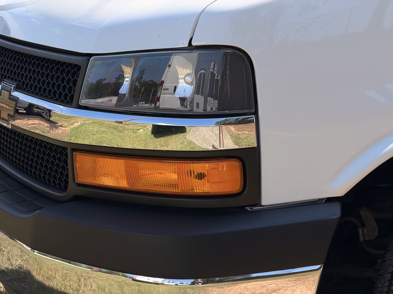 Used 2024 Chevrolet Express 2500 w/ Driver Convenience Package RWD image 8