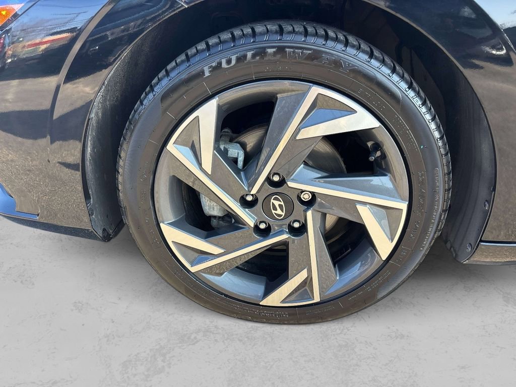 Used 2024 Hyundai Elantra Limited image 7