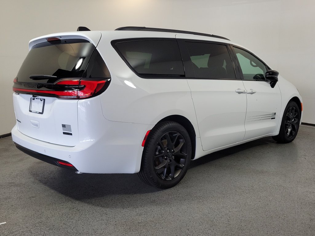 New 2027 Chrysler Pacifica Select FWD image 7