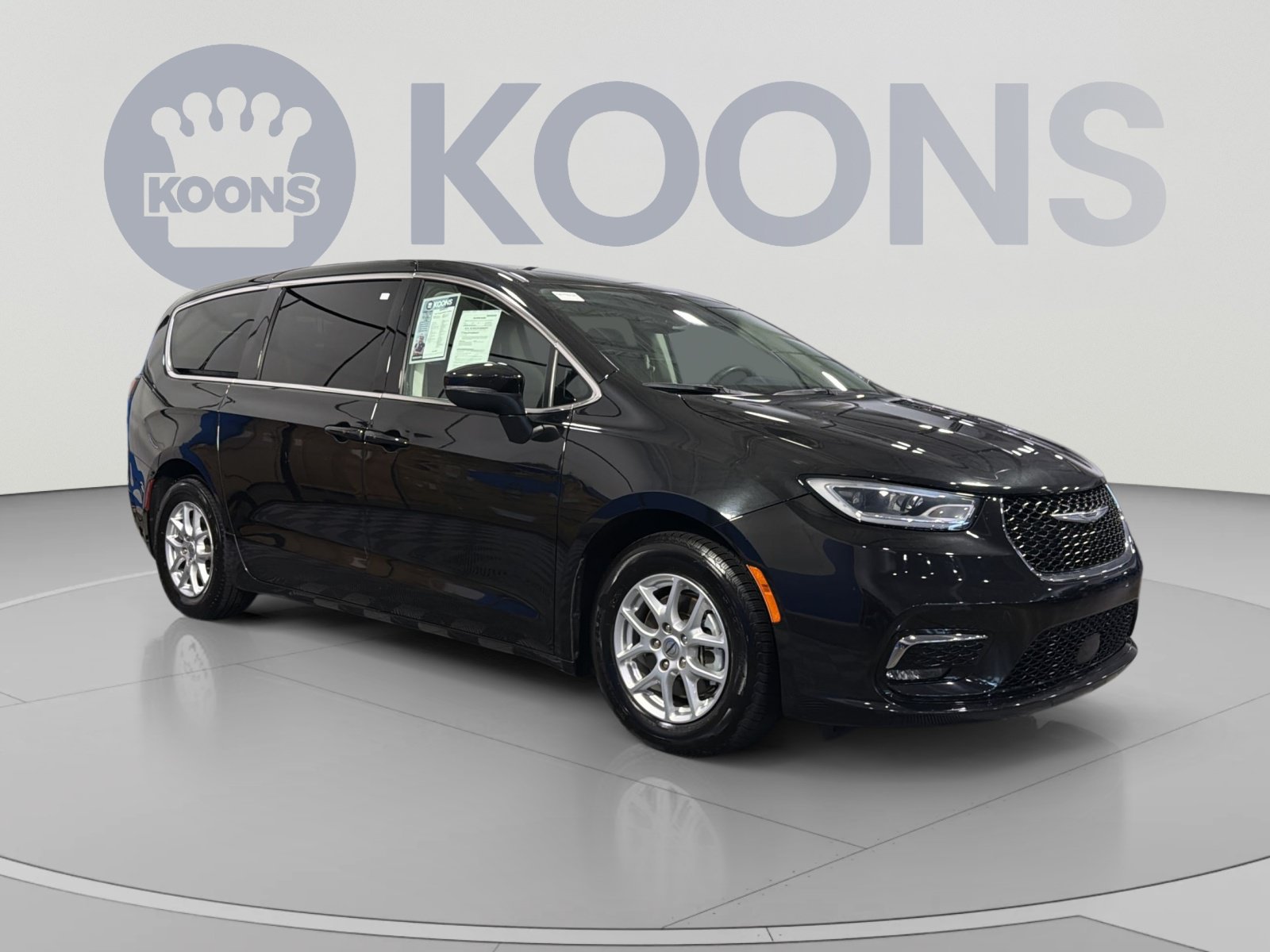 Used 2023 Chrysler Pacifica Touring-L FWD image 10